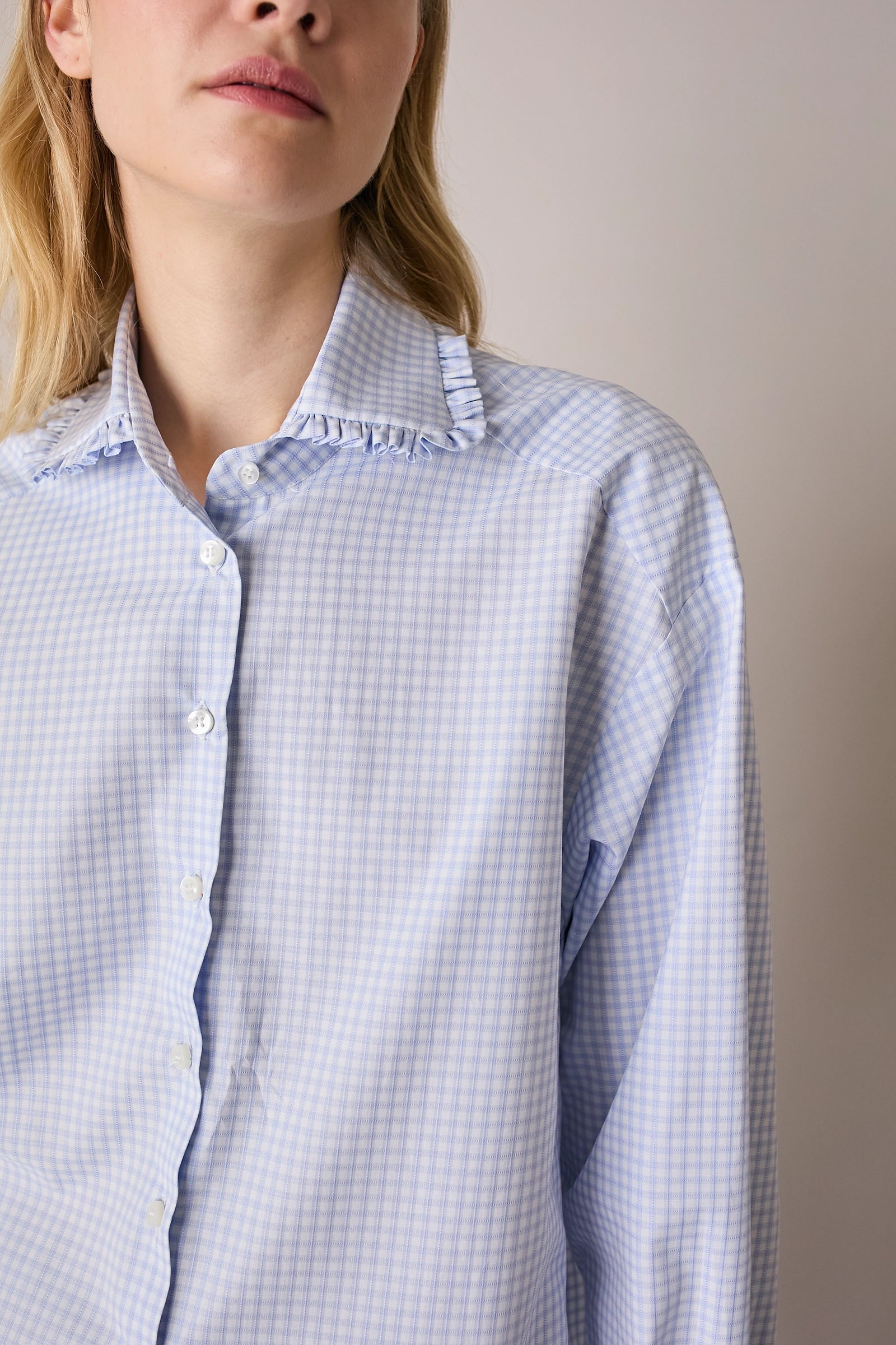 Boxy shirt with ruffled collar