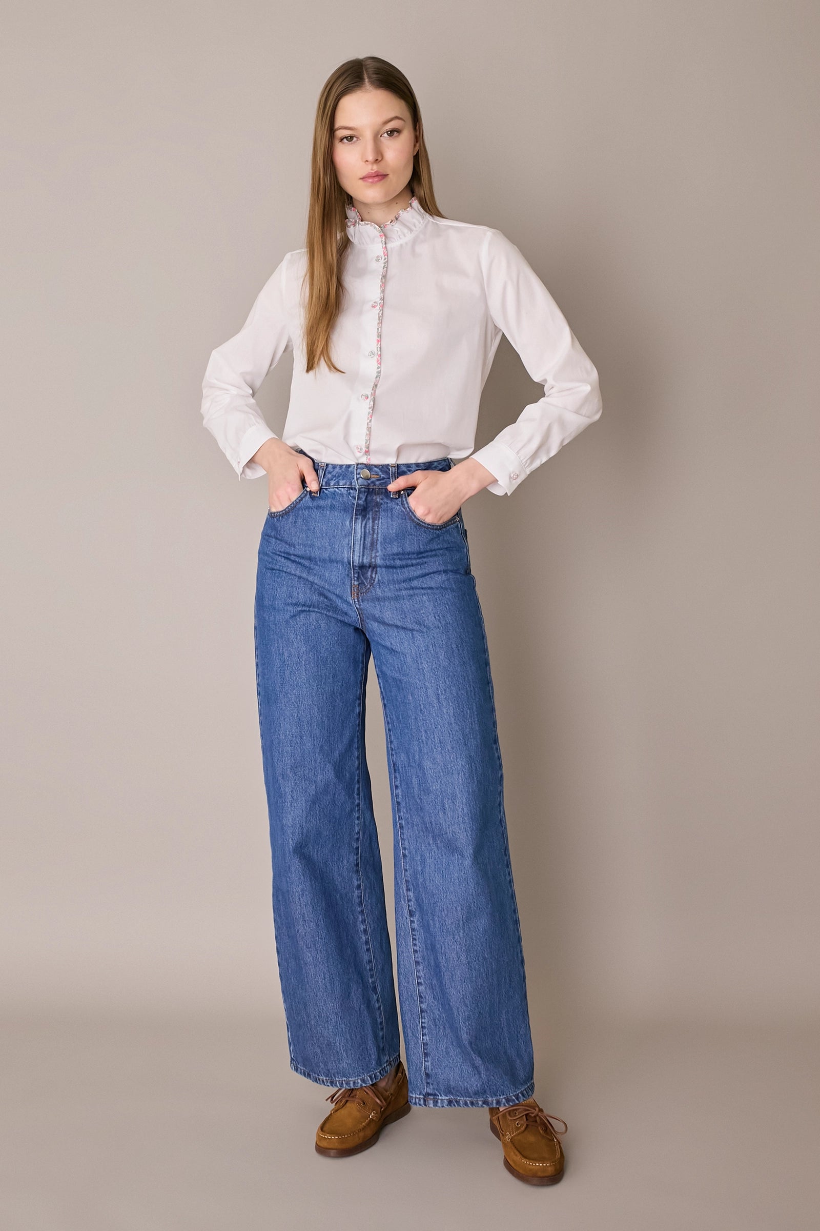 Ruffled-collar shirt with contrast trims
