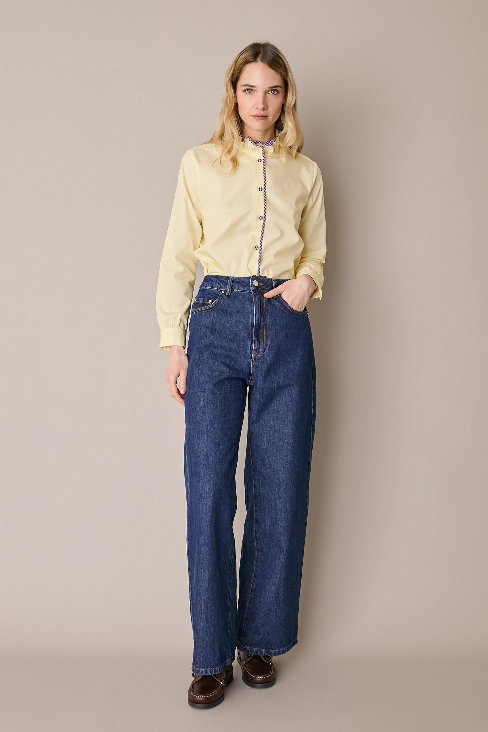 Ruffled-collar shirt with contrast trims