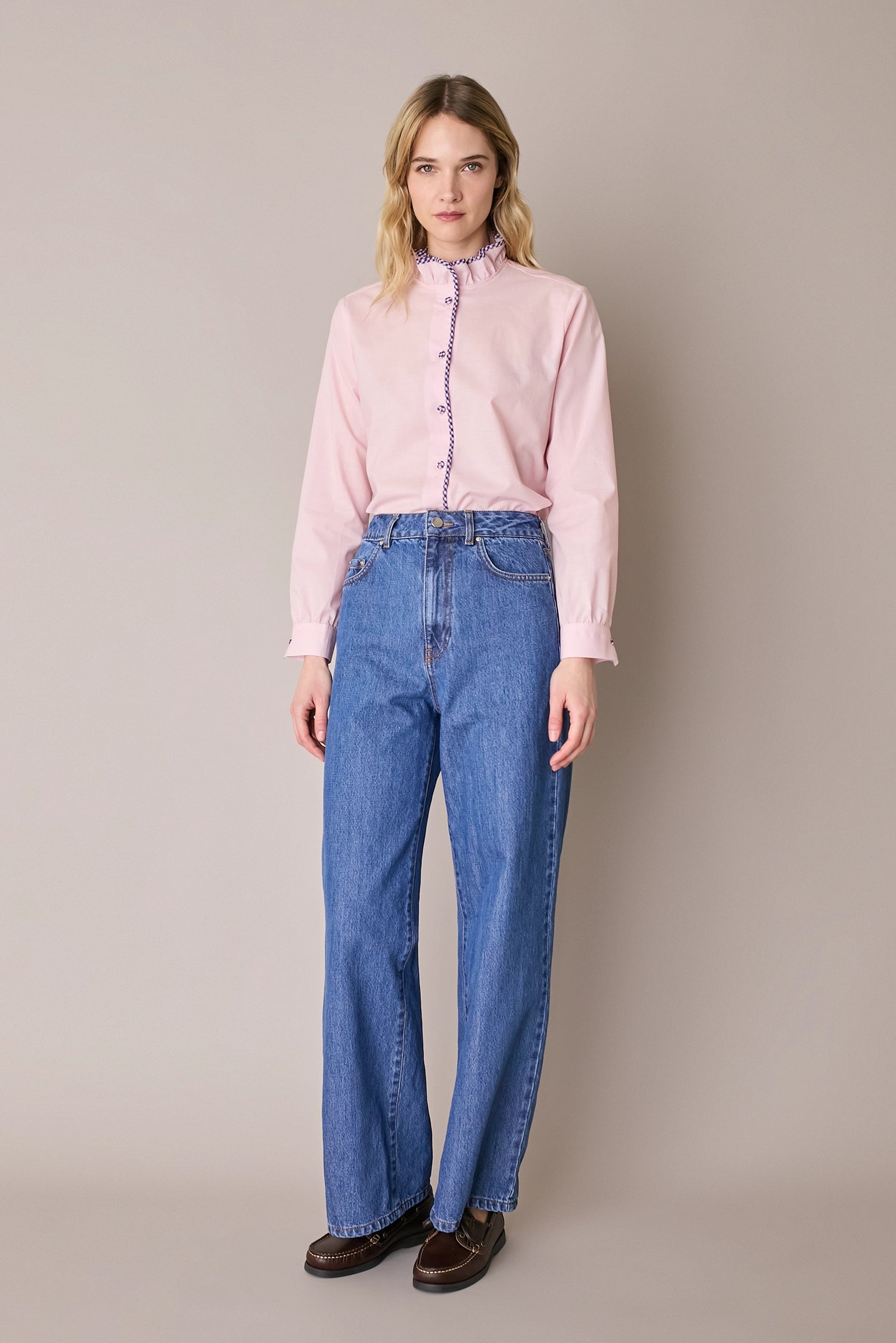 Ruffled-collar shirt with contrast trims