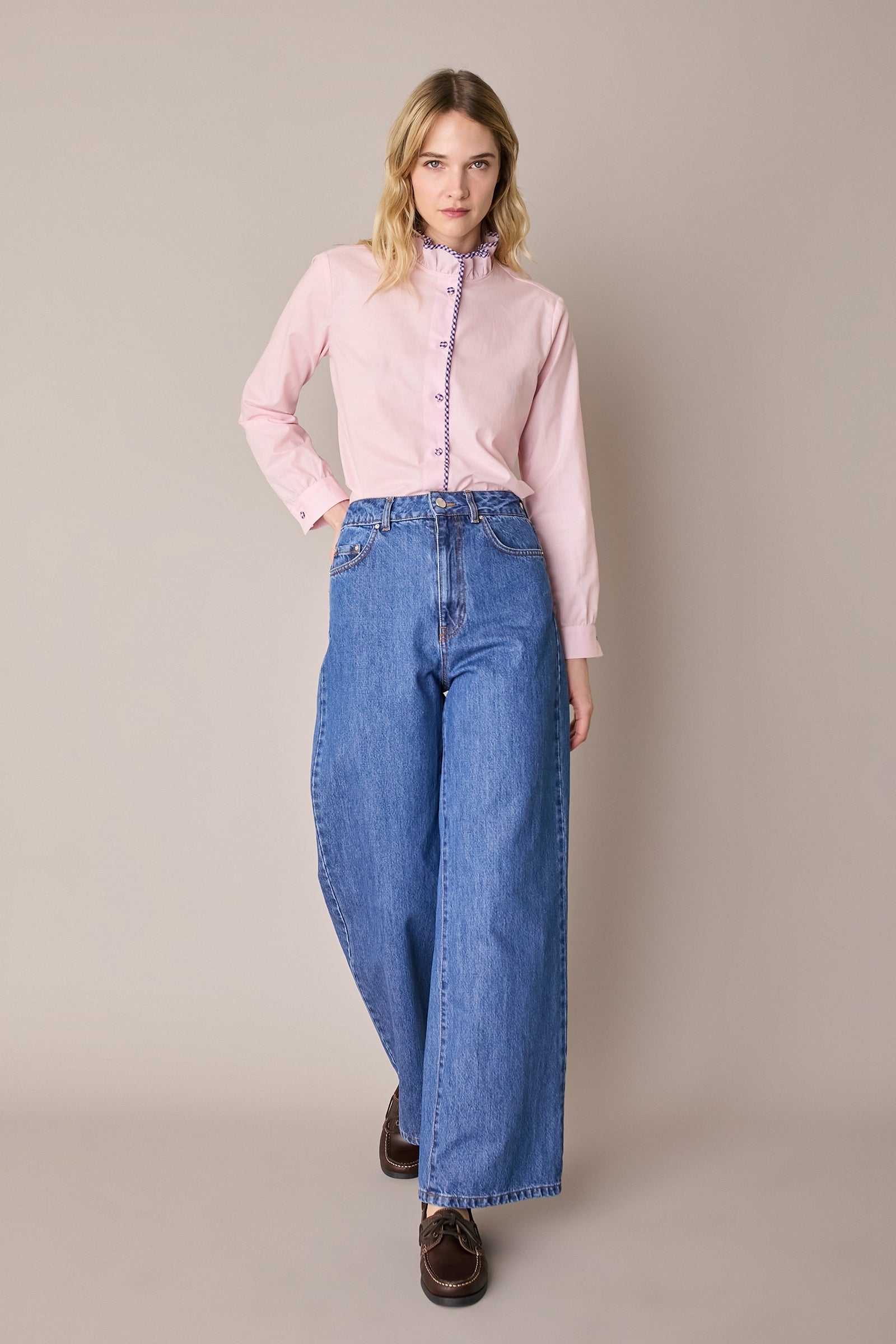 Ruffled-collar shirt with contrast trims