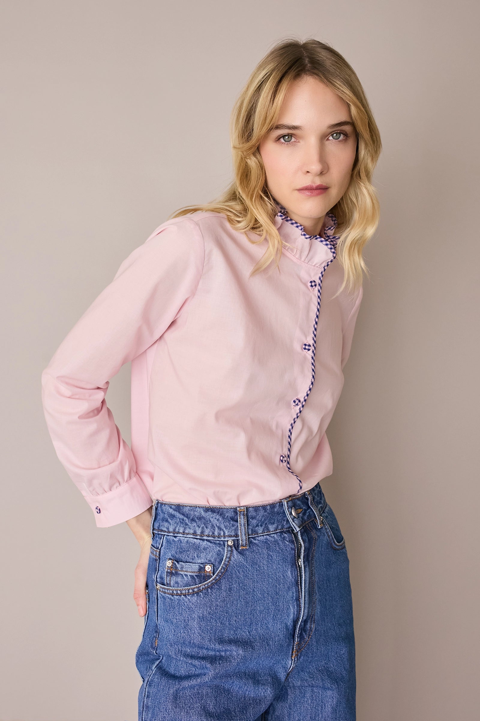 Ruffled-collar shirt with contrast trims