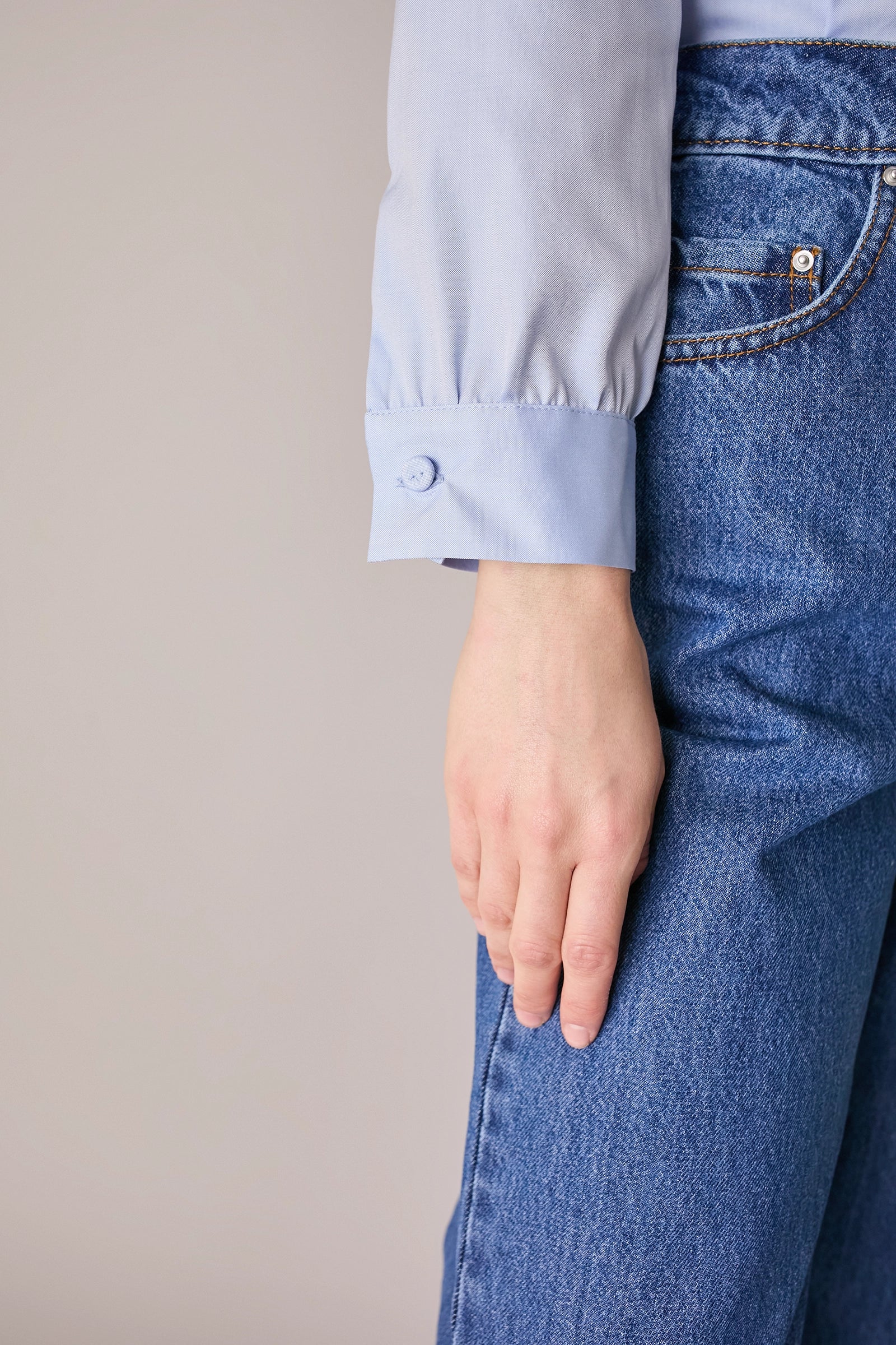 Ruffled-collar shirt with contrast trims