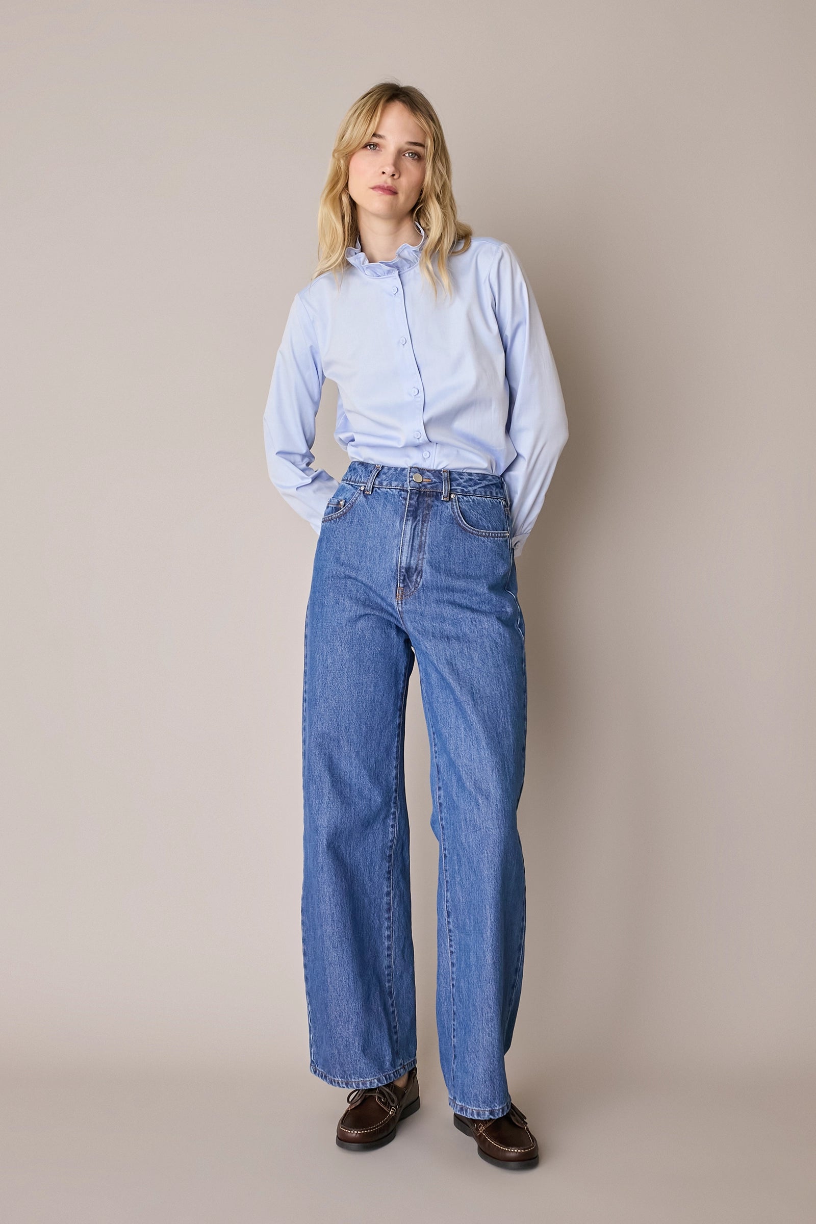 Ruffled-collar shirt with contrast trims