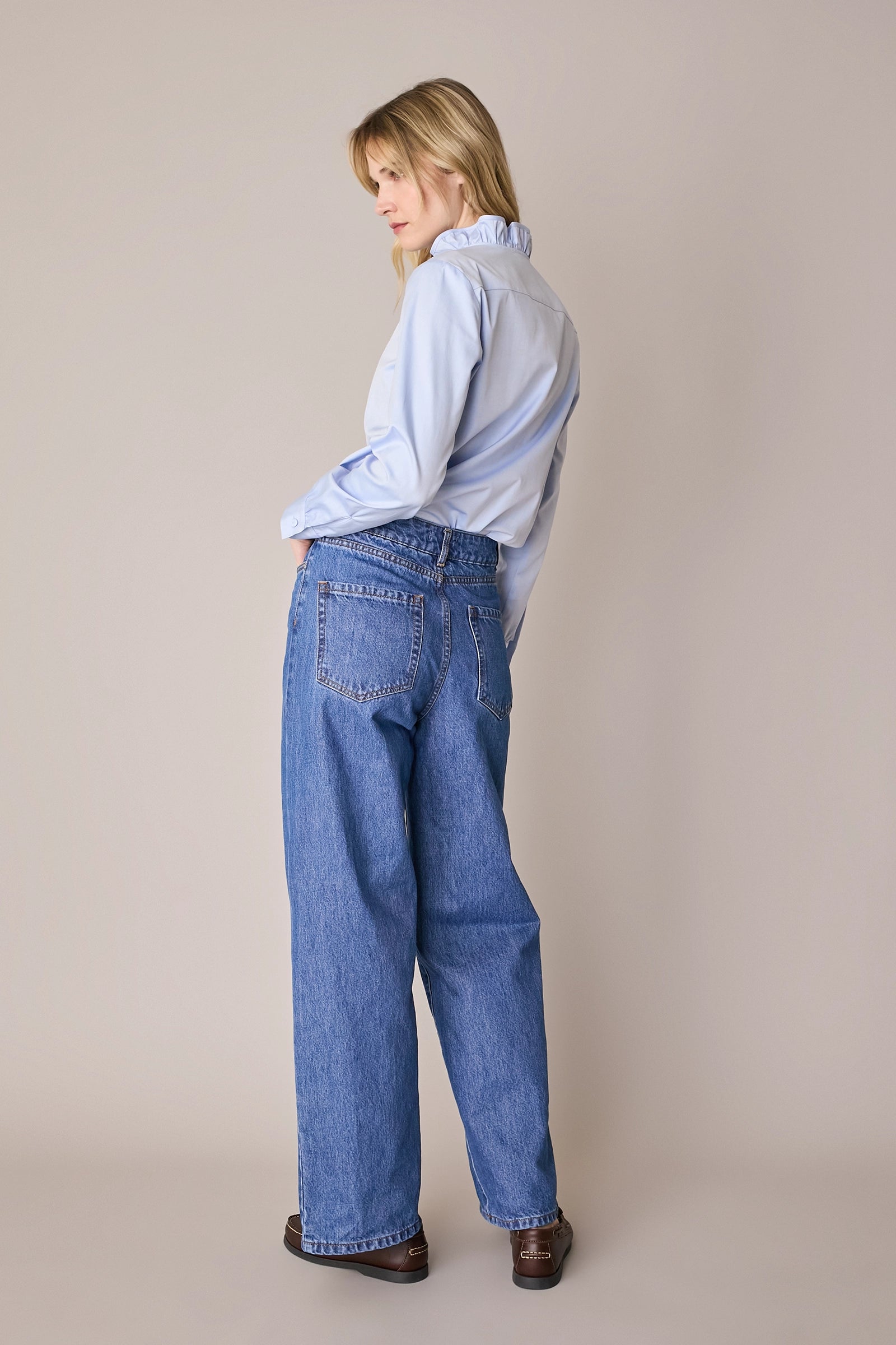 Ruffled-collar shirt with contrast trims