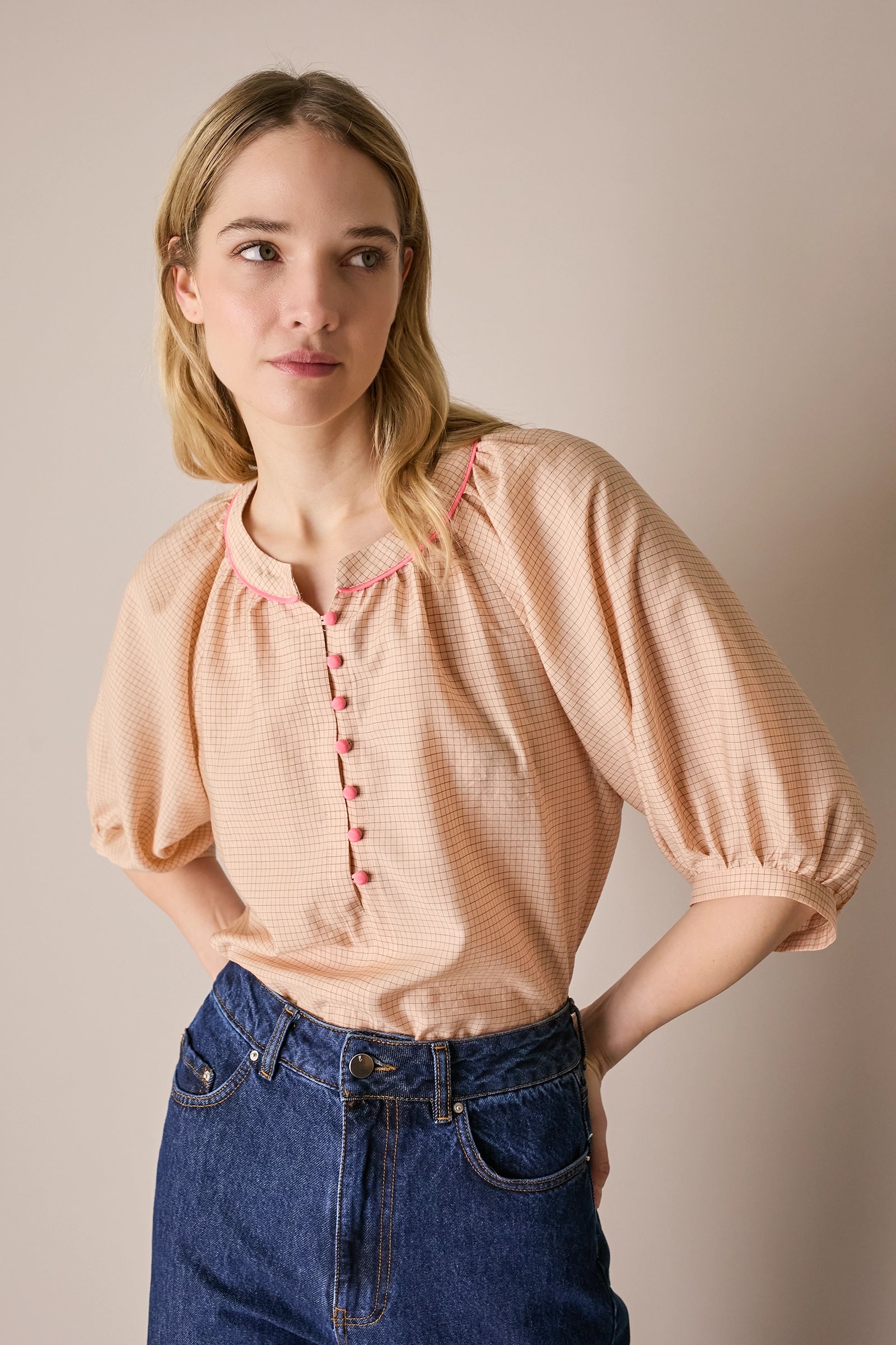 Top con bottoni rivestiti