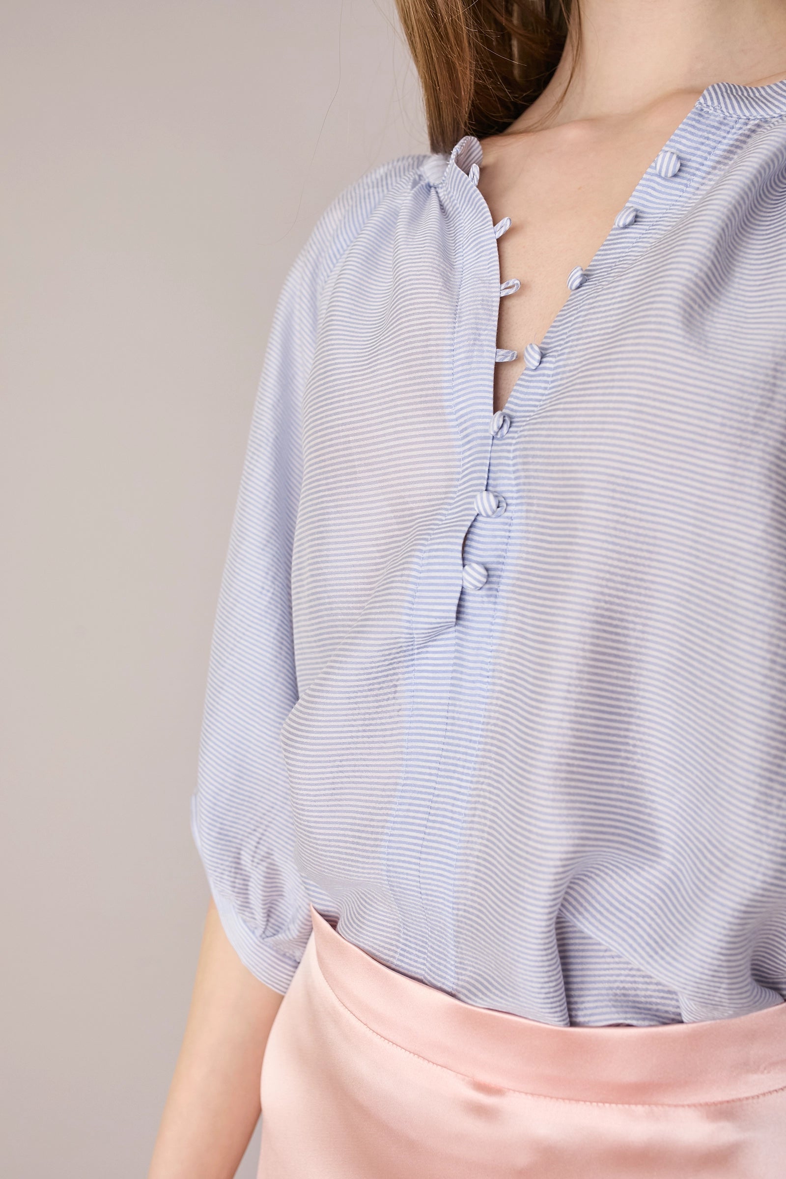 Top a righe in blend di seta