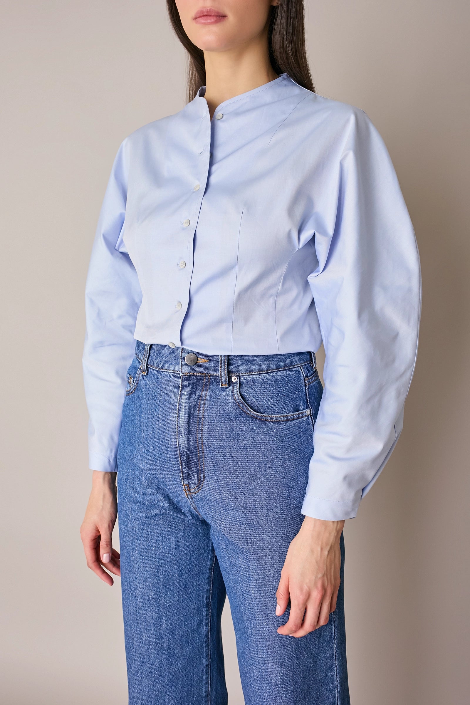 Camicia in cotone con maniche scultoree