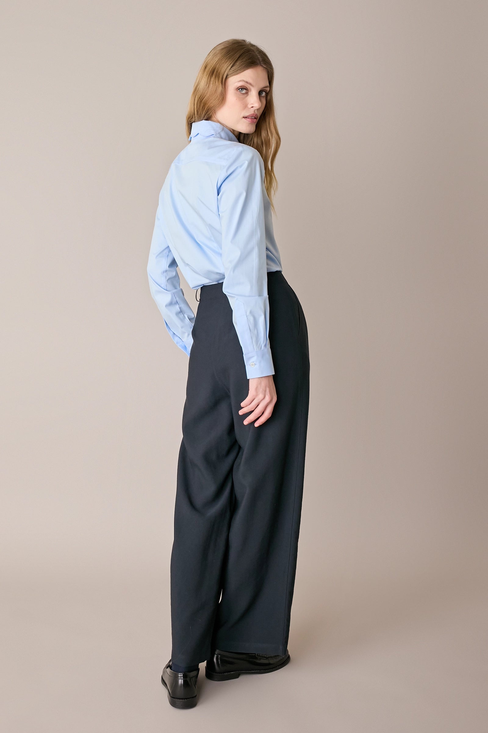 Pantaloni fluidi con pinces