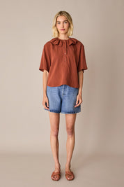 Polo fluida con ruches