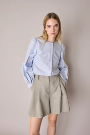 Camicia girocollo con maniche a sbuffo