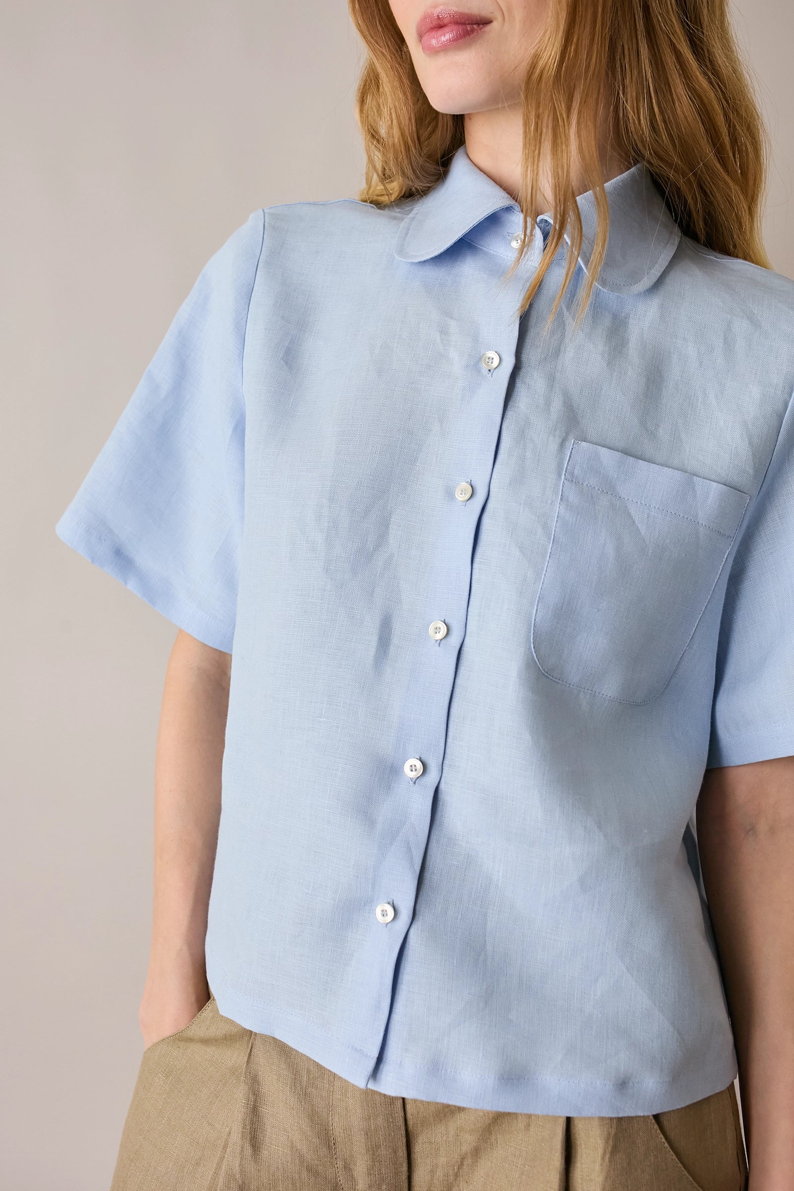 Camicia boxy in lino con colletto stondato