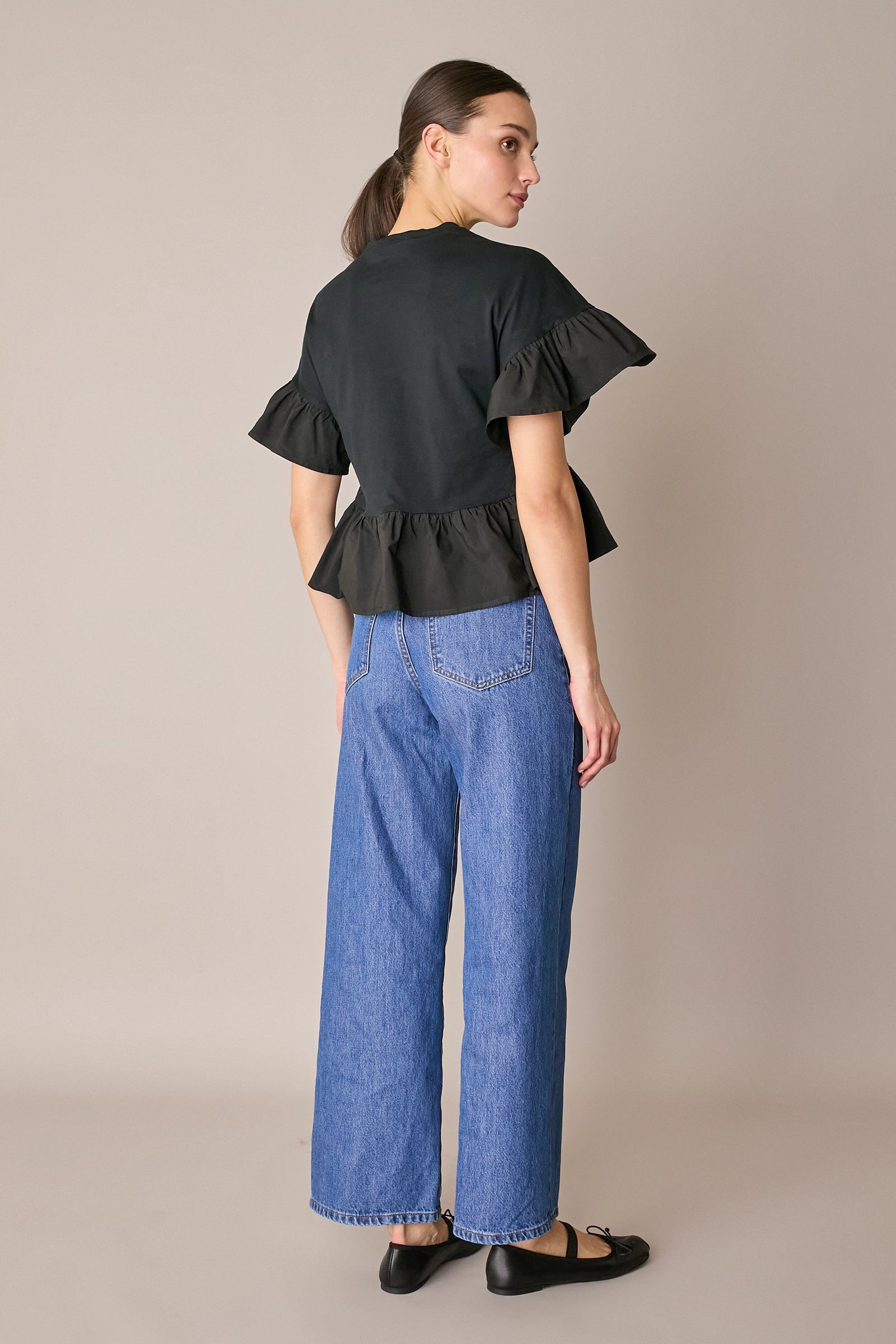 T-shirt con balze a contrasto