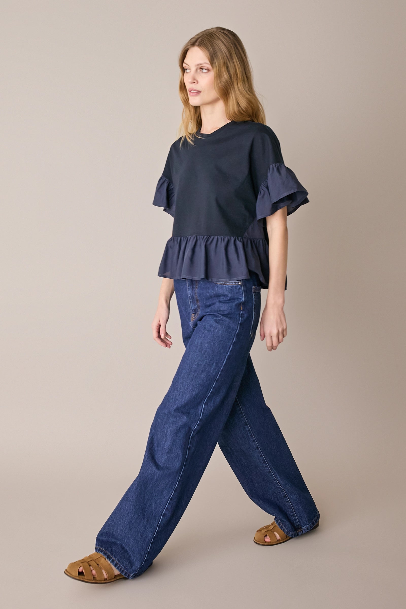 T-shirt con balze a contrasto