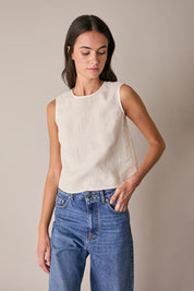 Top in lino con bottoncini