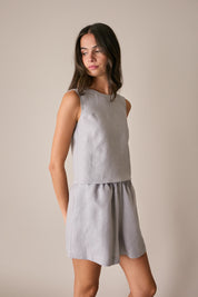 Top in lino con bottoncini