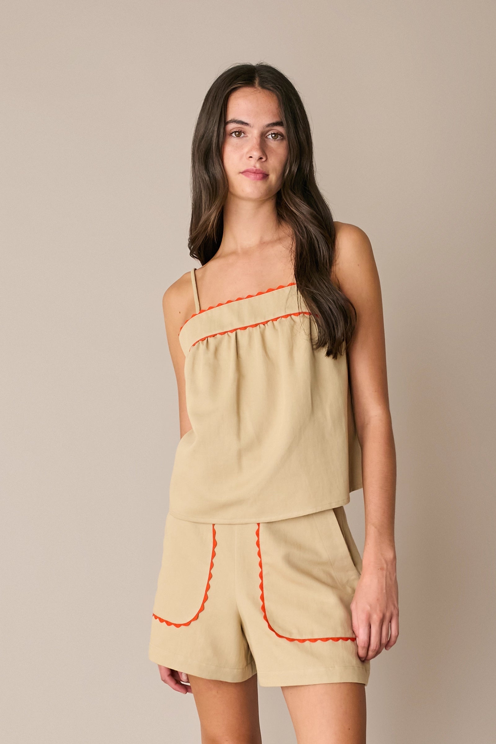 Contrast trim boxy top