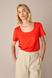 T-shirt con scollo ampio