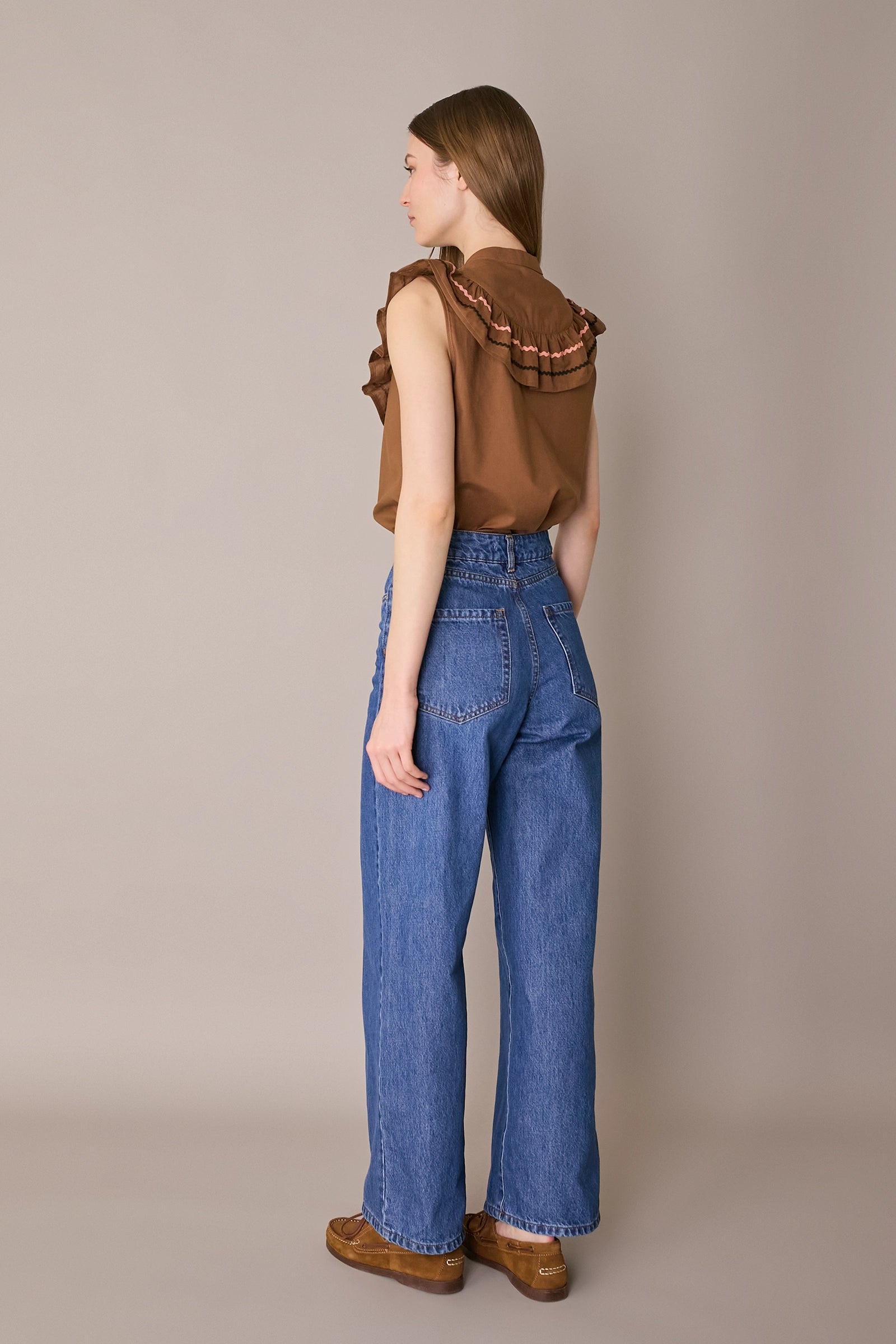 Camicetta con volant e serpentine colorate