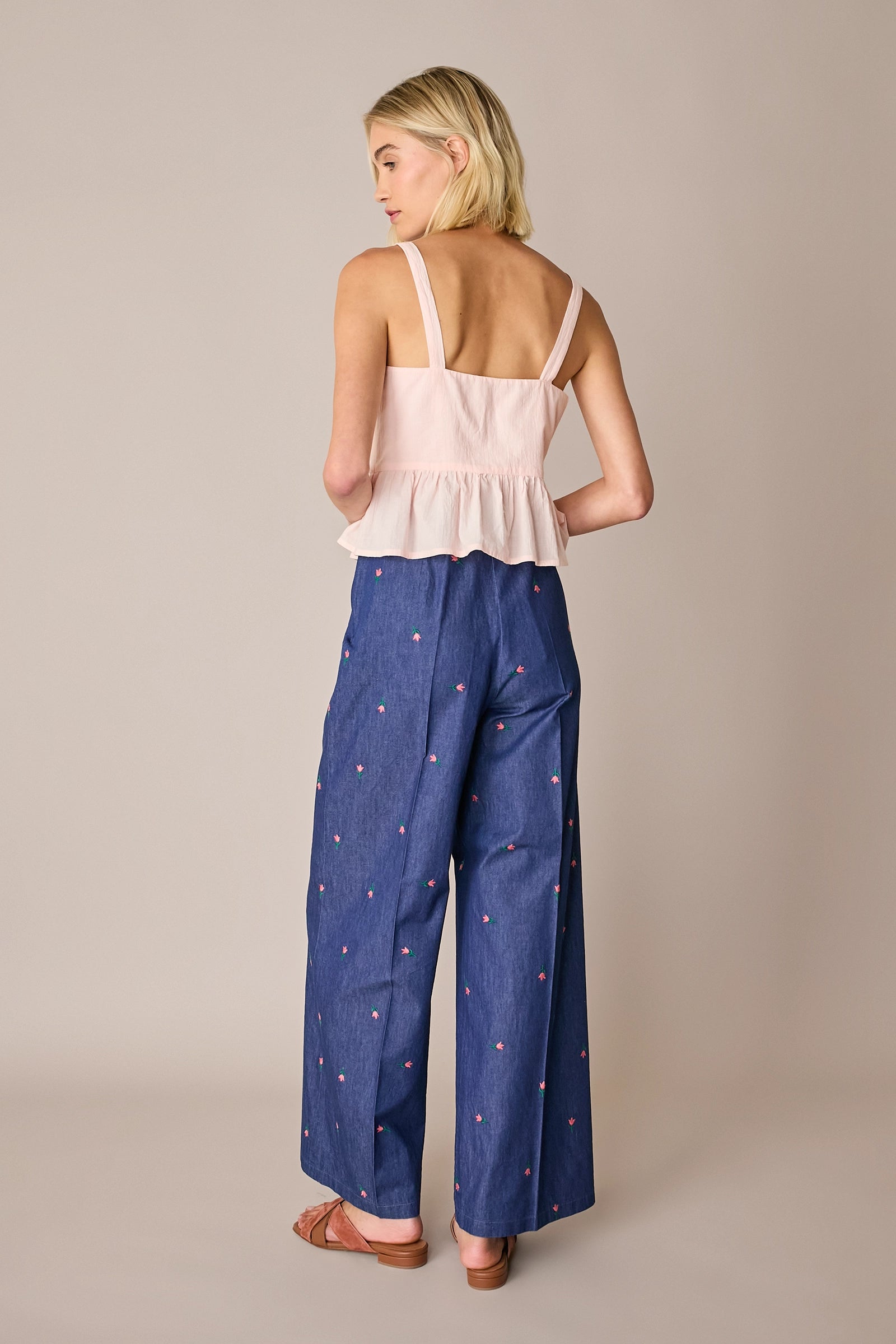 Top in cotone con balza