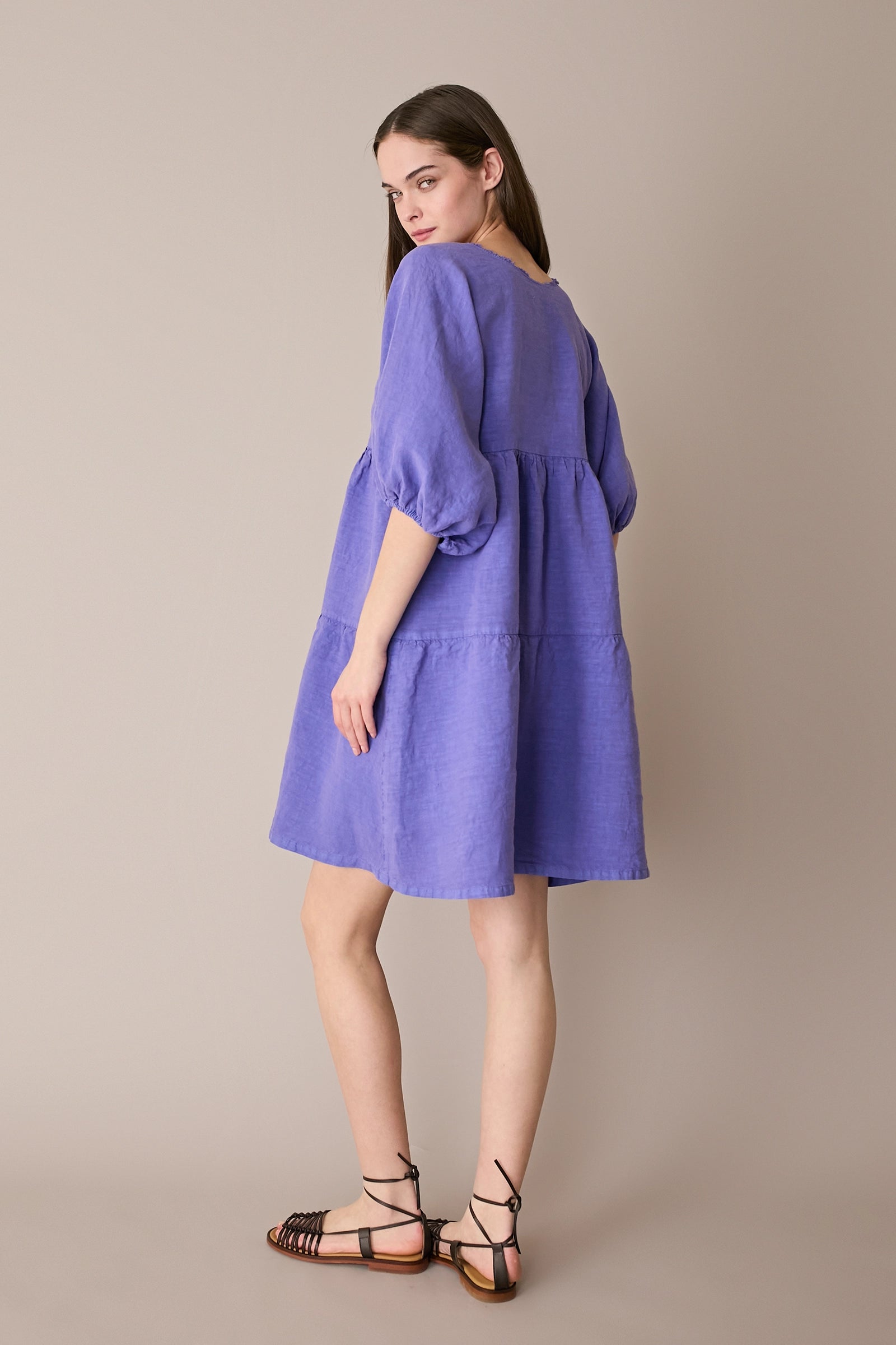 Abito a balze in lino