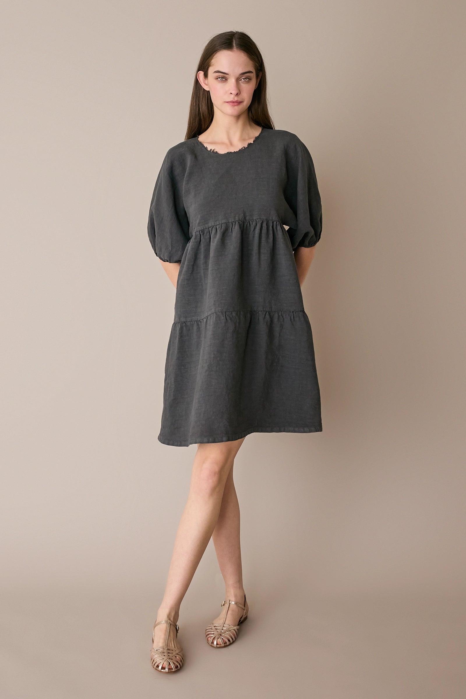 Abito a balze in lino