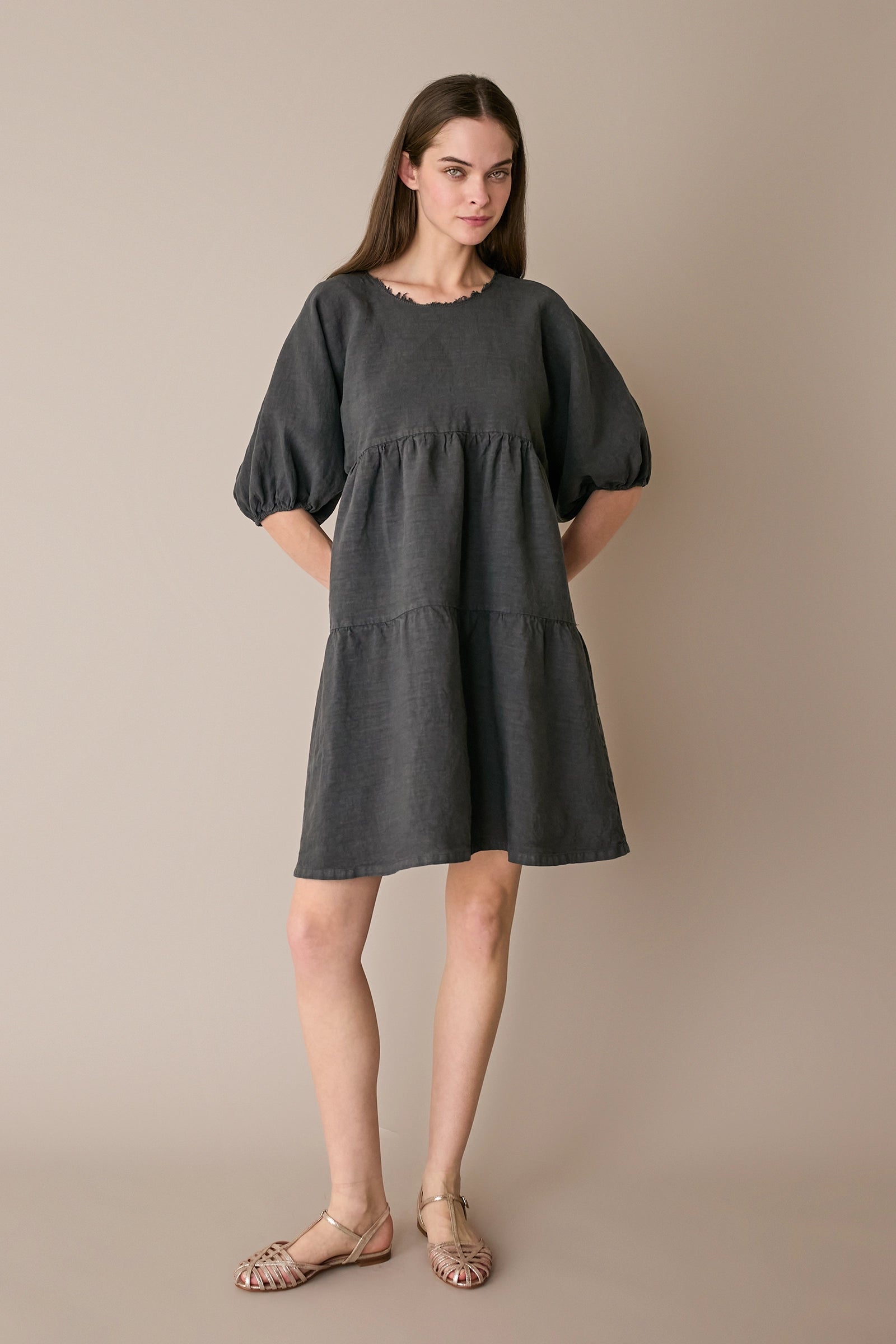 Abito a balze in lino