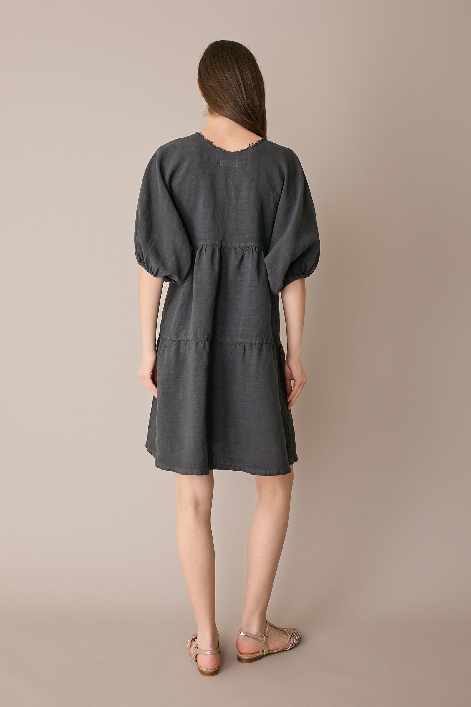 Abito a balze in lino