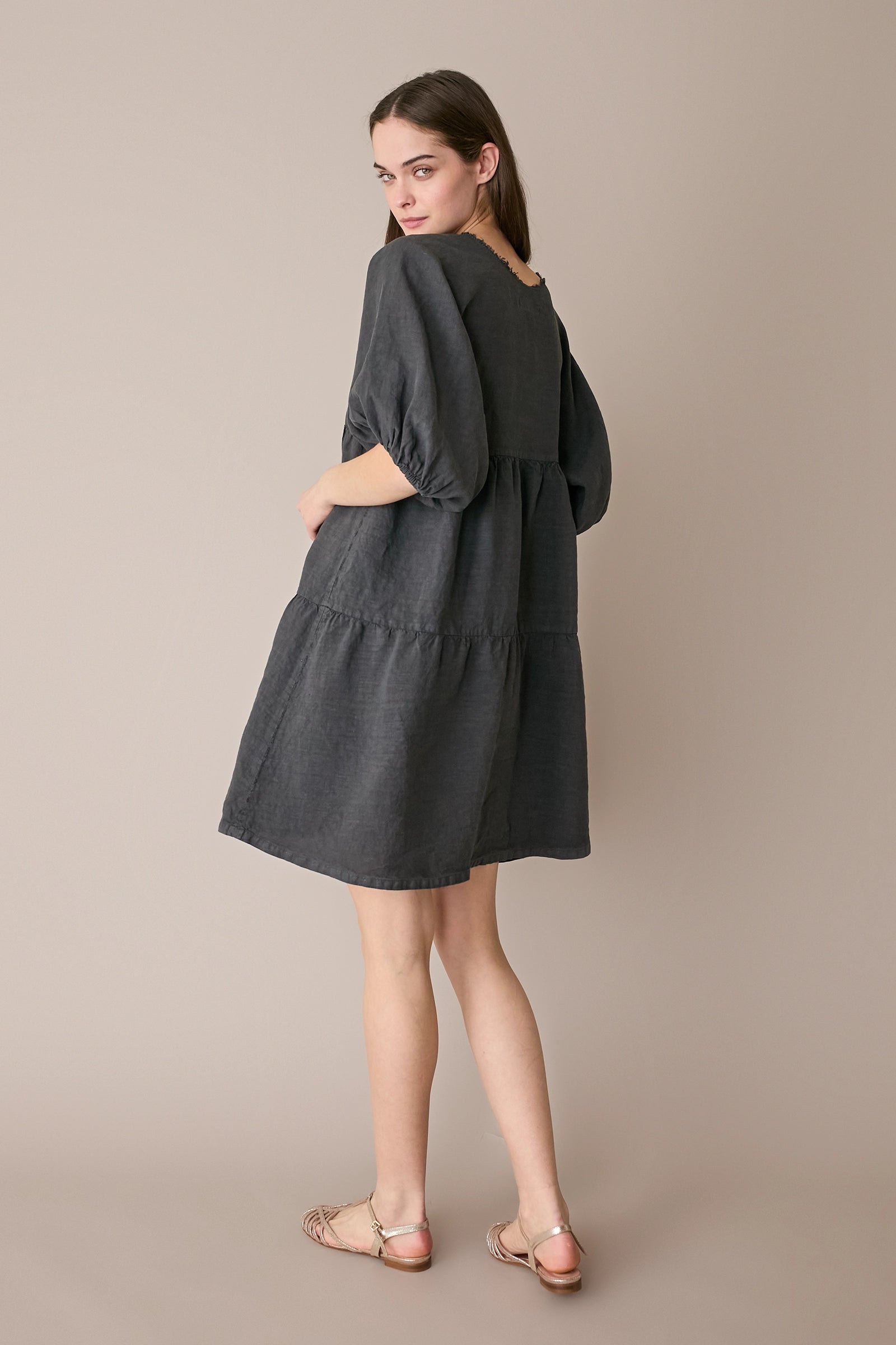 Abito a balze in lino