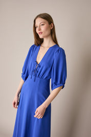 Long V-neck dress with half sleeves