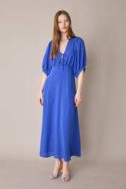 Long V-neck dress with half sleeves