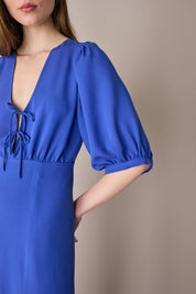 Long V-neck dress with half sleeves