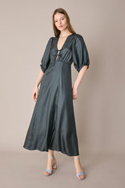 Long V-neck dress with half sleeves