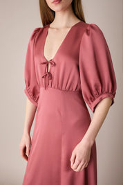 Long V-neck dress with half sleeves