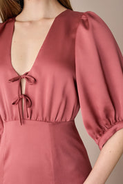 Long V-neck dress with half sleeves