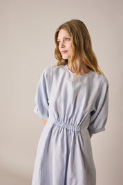 Abito in lino con vita arricciata