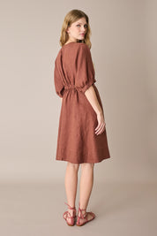 Abito in lino con vita arricciata