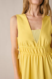 Abito lungo con vita arricciata