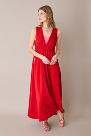 Abito lungo con vita arricciata