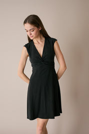 Abito stretch con scollo intrecciato