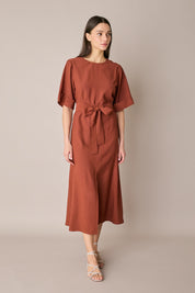 Abito a maniche corte con cintura