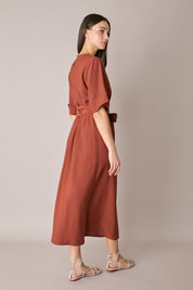 Abito a maniche corte con cintura