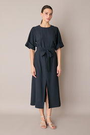 Abito a maniche corte con cintura