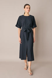 Abito a maniche corte con cintura