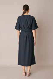 Abito a maniche corte con cintura