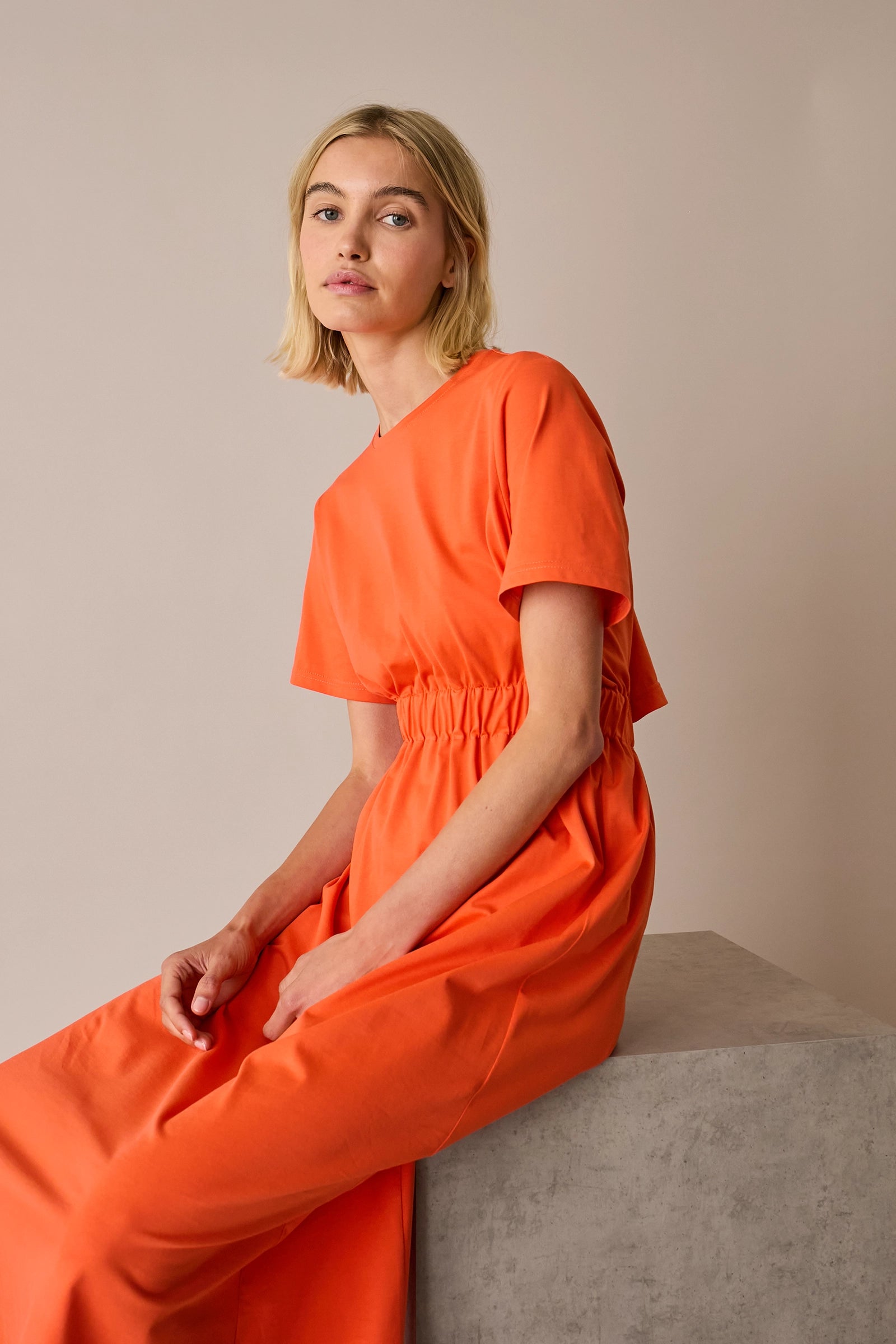 Cotton T-shirt dress with back cut-out