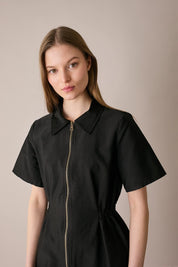 Sporty dress with zipper