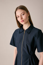 Sporty dress with zipper