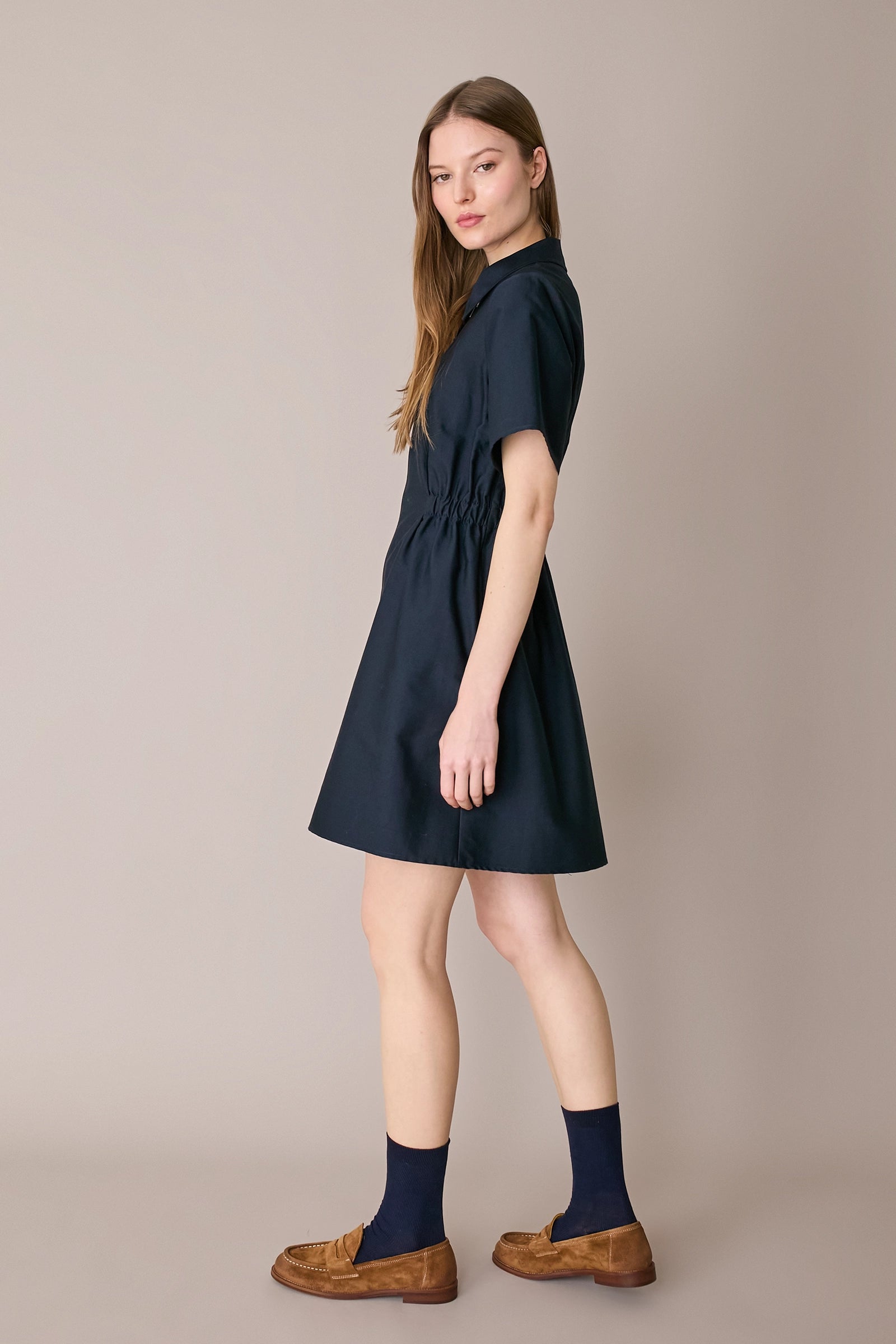 Sporty dress with zipper