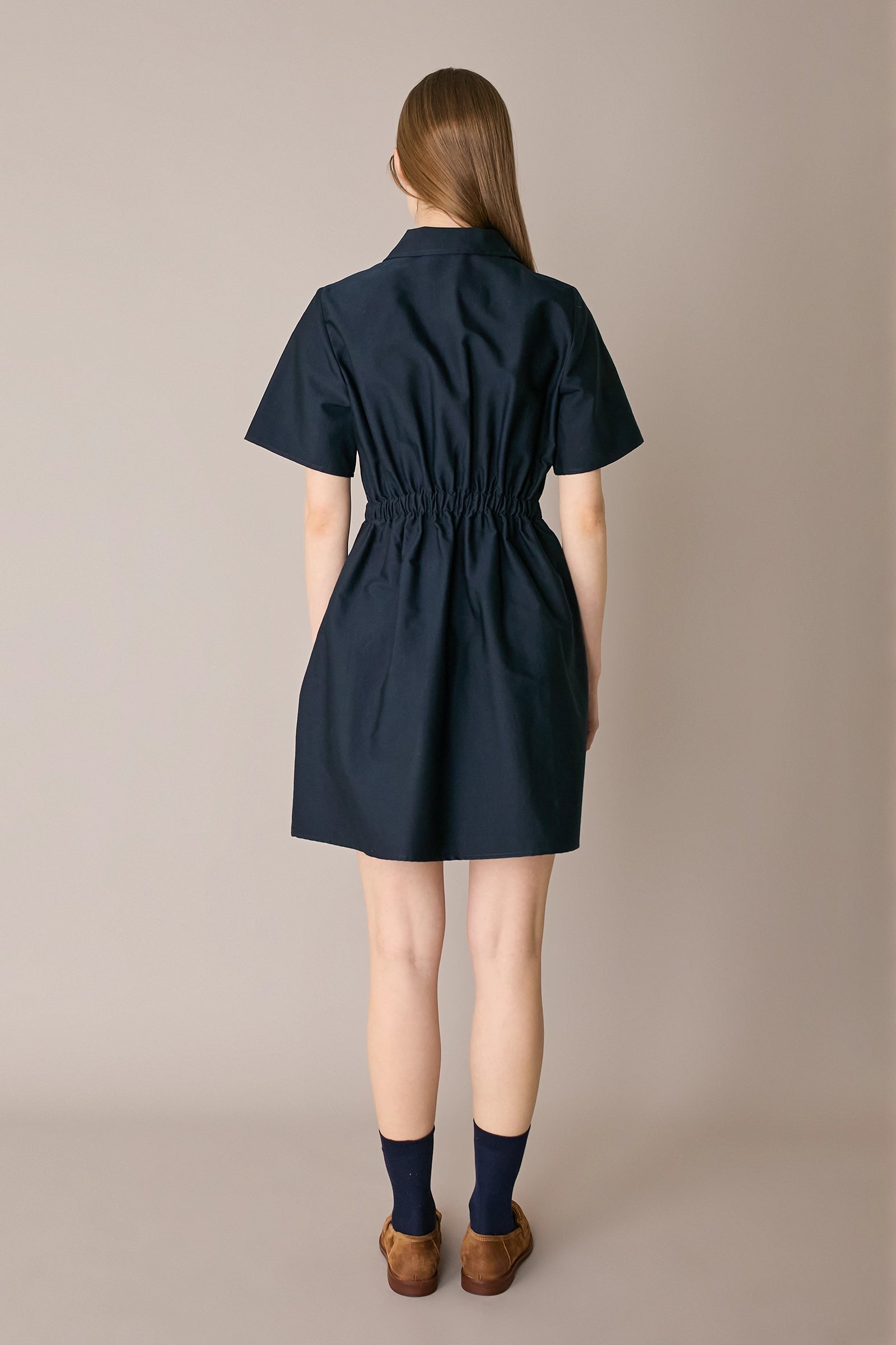 Sporty dress with zipper